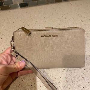 Wallet wristlet